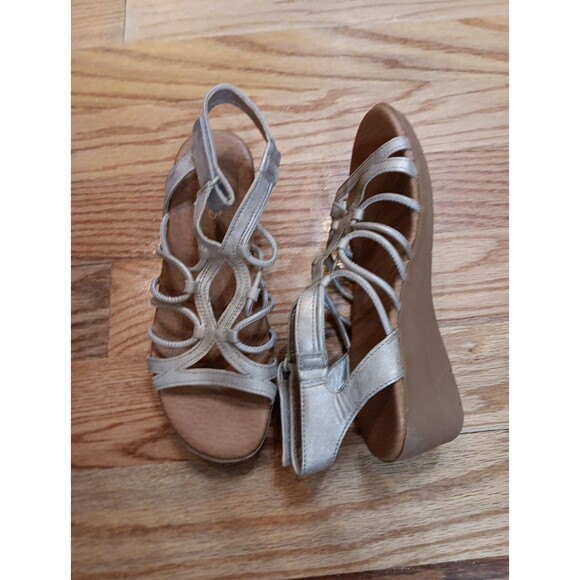 Women’s Baretraps Karlie Wedge Sandal Gold - Size - 8‎ - Picture 2 of 7